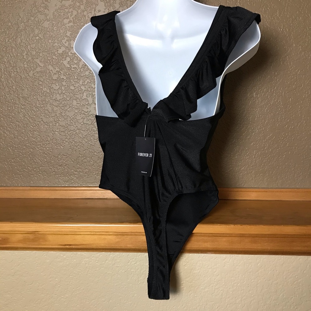Forever 21 ruffle thong knit bodysuit NWT Small
